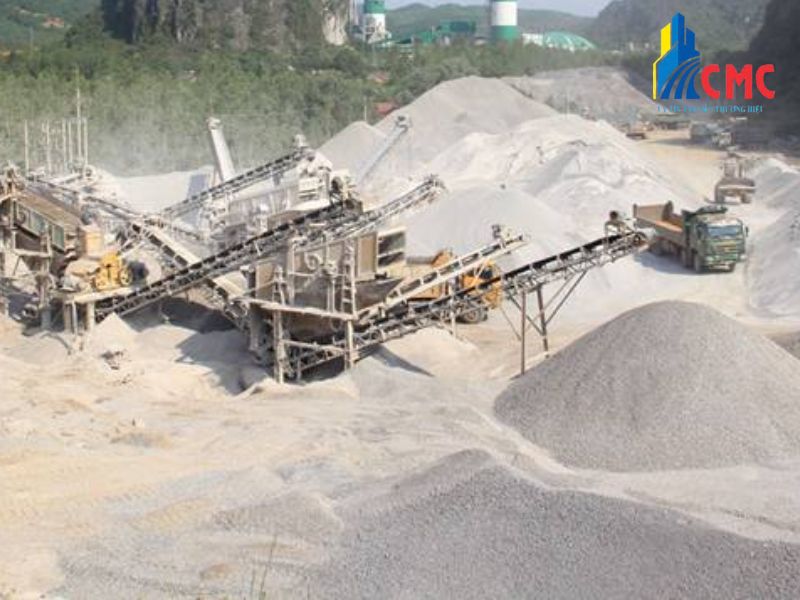 Đá mi bụi CMC được ứng dụng rộng rãi trong thi công cấp phối nền hạ tầng nhờ khả năng đầm nén chặt, chịu tải trọng tốt